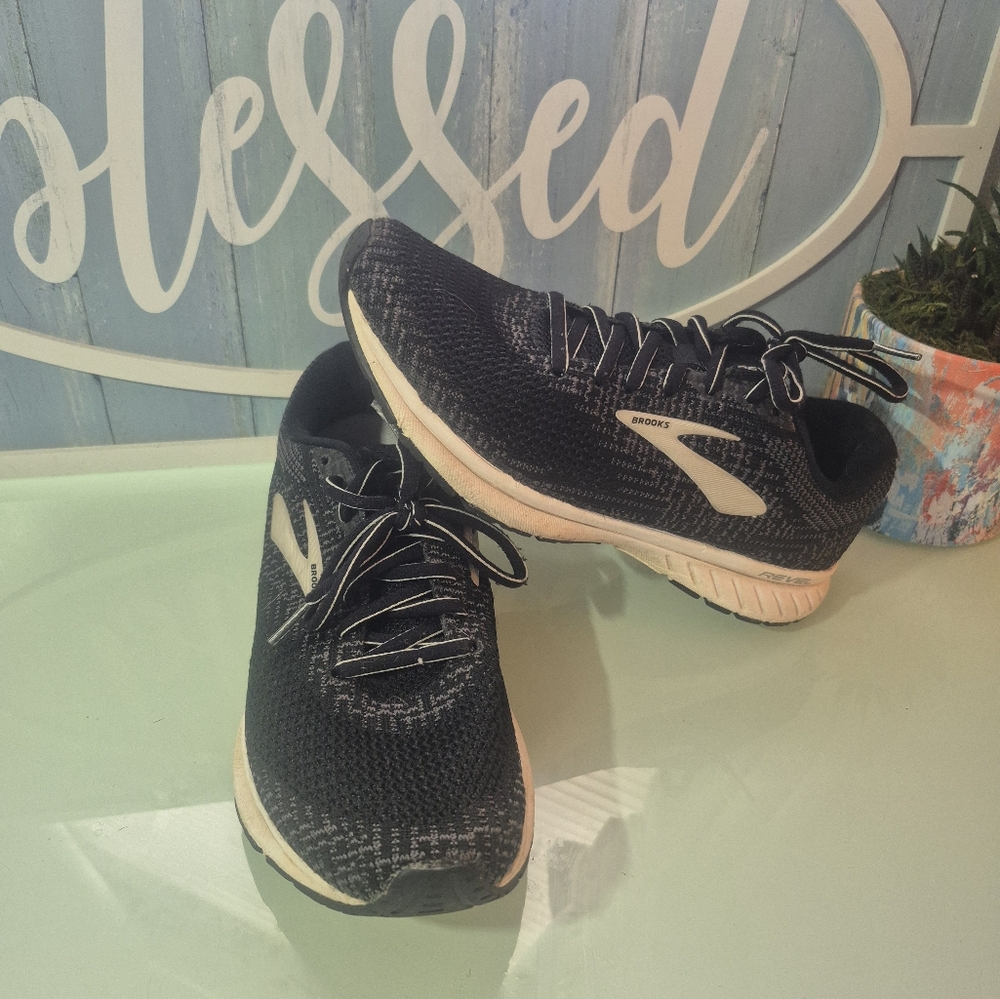 Womens Brooks running shoes size 8.5
